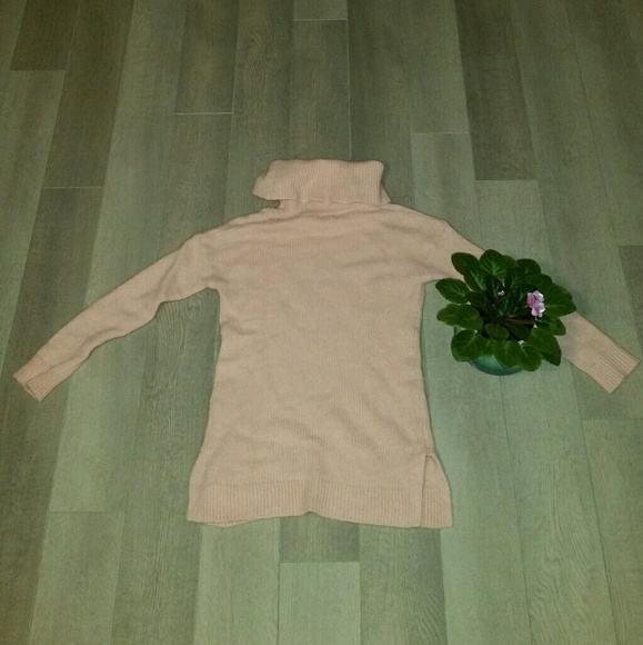 Kenar Turtleneck Sweater - Picture 6 of 6